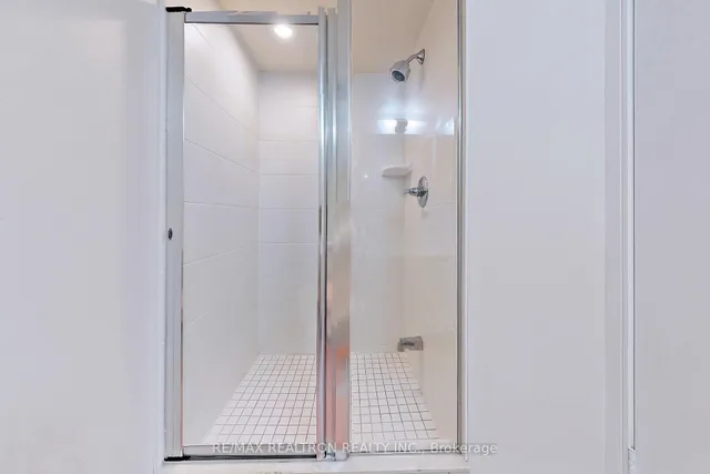 Additional image 43 of 125 Village Green Sq Unit 911