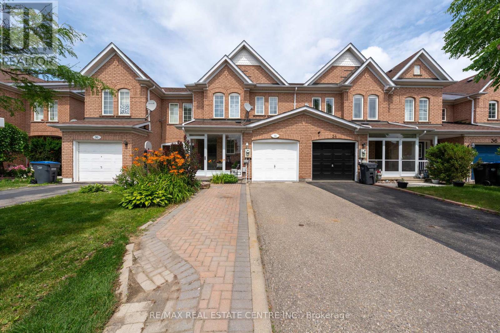 32 QUEEN ANNE DRIVE|Brampton (Fletcher's Meadow), Ontario L7A1X3