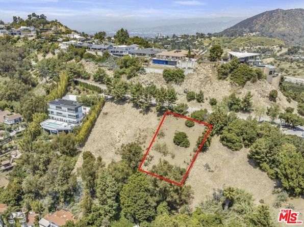 7060 Mulholland Dr, Los Angeles, CA 90068