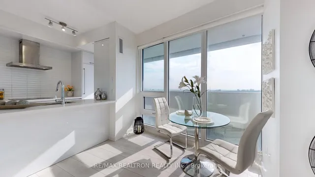 Additional image 6 of 2221 Yonge St Unit 2609