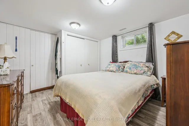 Additional image 25 of 854 Guelph St