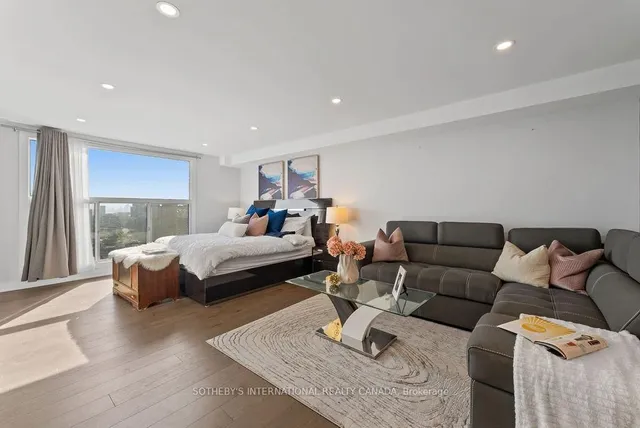 Additional image 33 of 77 Harbour Sq Unit 3208