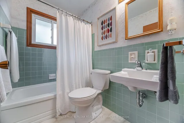 房产图片 32 - 121 Manning Ave