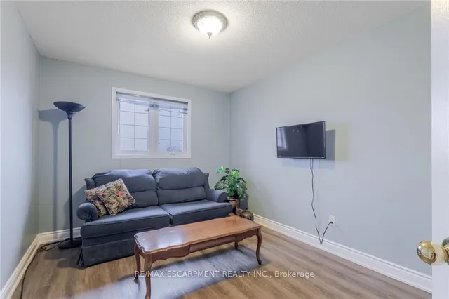 Additional image 30 of 42 Hillgarden Dr