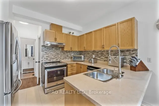 Additional image 15 of 792 Ledbury Cres