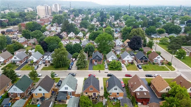 Additional image 47 of 220 Holmesdale Ave