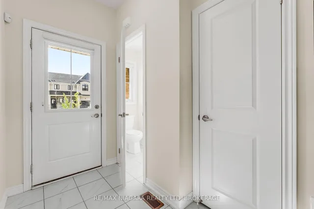 Additional image 3 of 6 Mia Dr