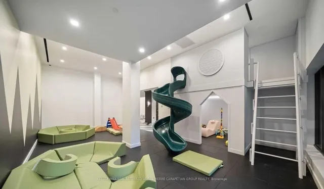 Additional image 44 of 39 Roehampton Ave Unit 408