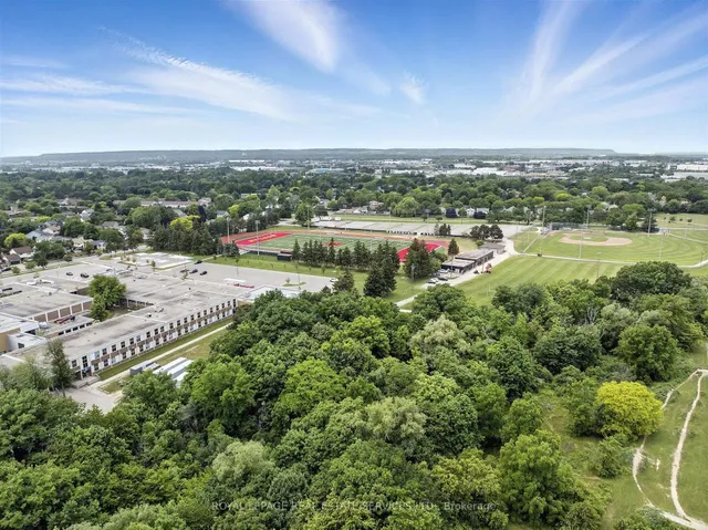 Additional image 49 of 4240 Dunvegan Rd