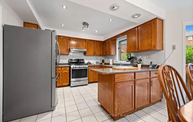 Additional image 36 of 1252 Greenwood Cres