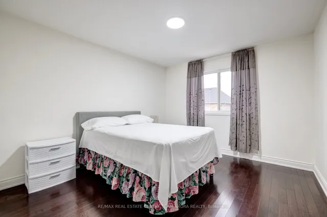 Additional image 30 of 329 Brisdale Dr