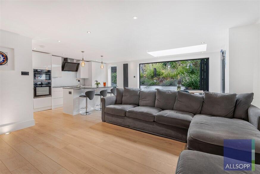 Additional image 15 of Wroxham Way, Harpenden, AL5