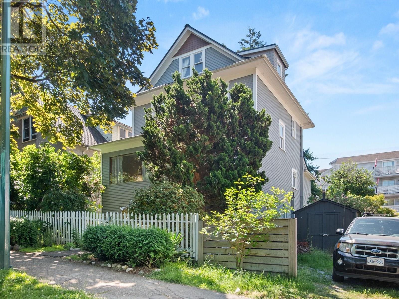 1524 WILLIAM STREET|Vancouver, British Columbia V5L2R2