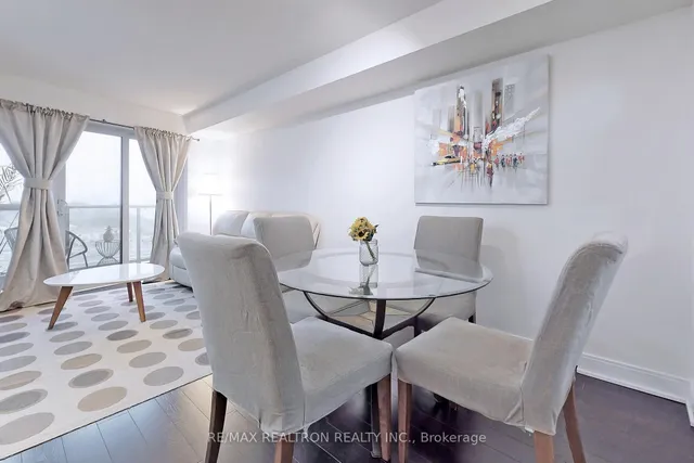 Additional image 33 of 125 Village Green Sq Unit 911