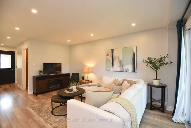 Additional image 13 of 459 Woodview Rd Unit 4