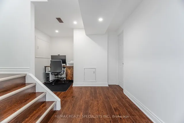 Additional image 31 of 21 Silo Crt