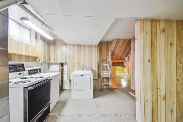 Additional image 33 of 3212 Cedartree Cres