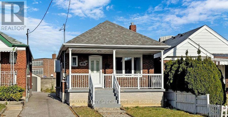 739 VAUGHAN ROAD|Toronto (Oakwood Village), Ontario M6E2Z2