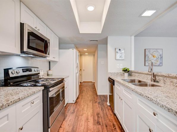 781 Country Place Dr APT 2077, Houston, TX 77079
