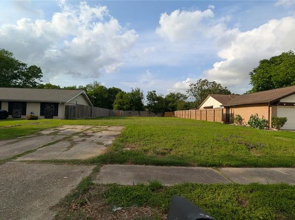 251 Goodson Dr, Houston, TX 77060