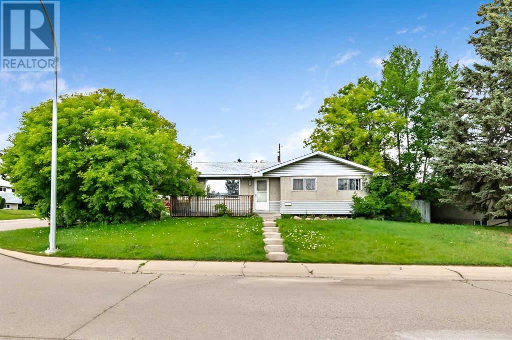 3403 73 Street NW|Calgary, Alberta T3B2L5