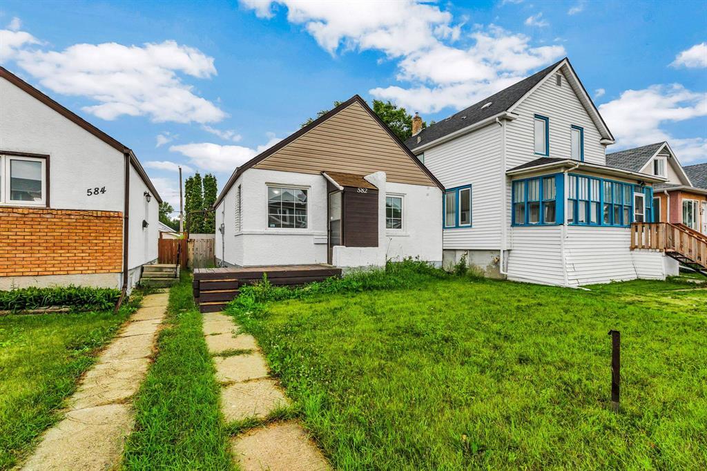 582 Windsor Avenue|Winnipeg, Manitoba R2L1B3
