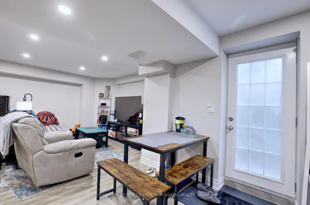 Additional image 40 of 329 Brisdale Dr