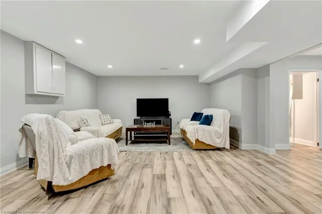 Additional image 35 of 101 Devonglen Dr