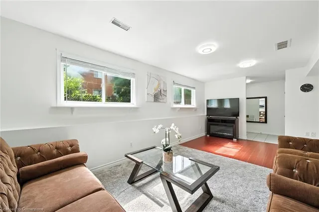 Additional image 23 of 67 Lynnette Dr