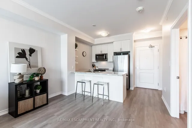 Additional image 7 of 450 Dundas St Unit 303