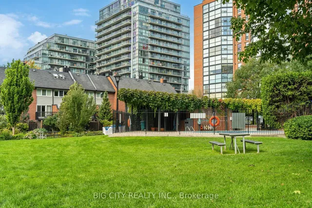 Additional image 30 of 570 Wellington St Unit 12B