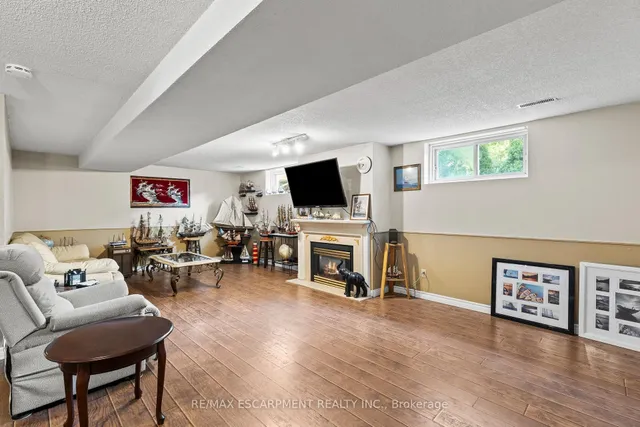 Additional image 20 of 27 Cartier Cres