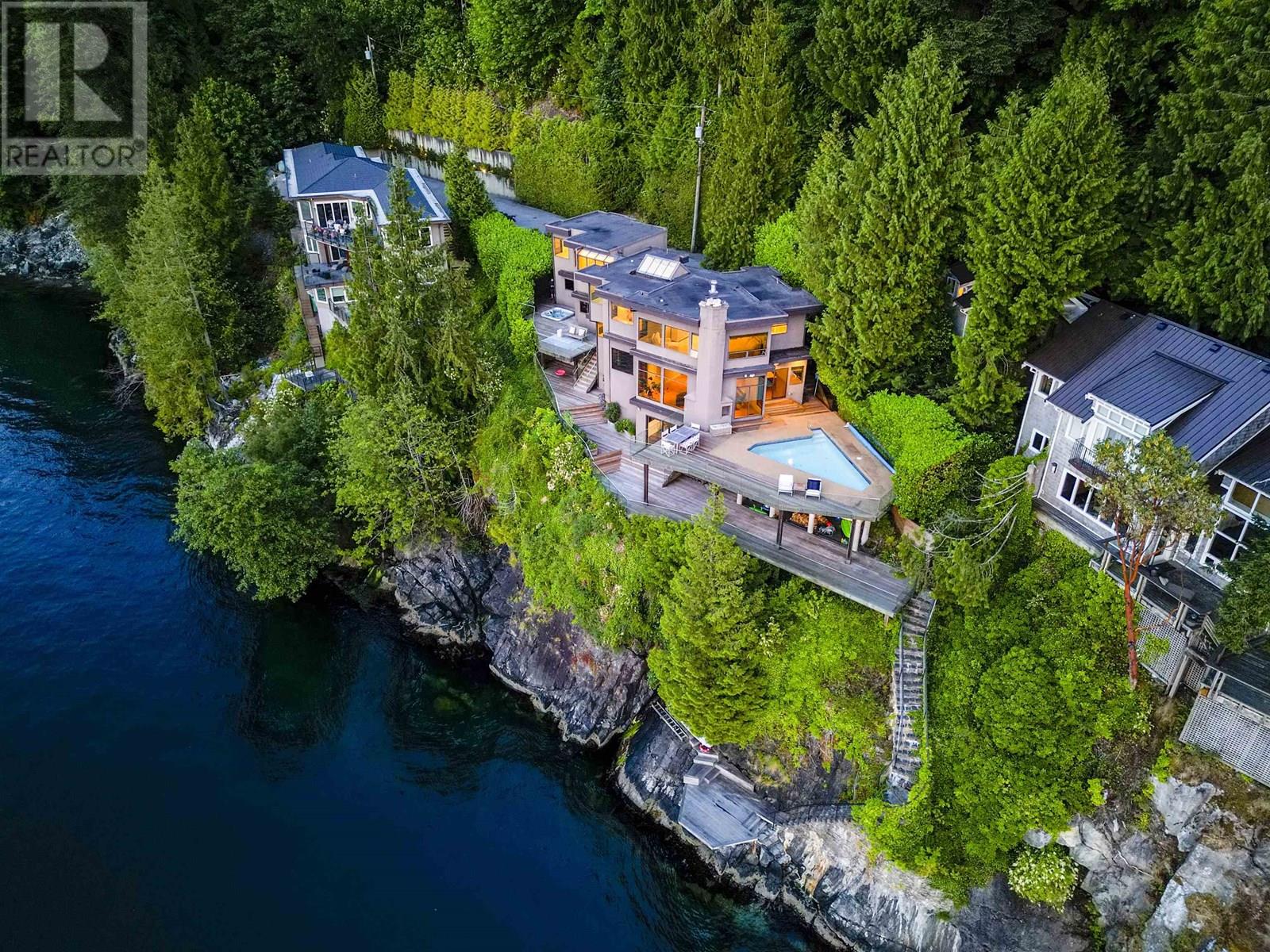 8275 PASCO ROAD|West Vancouver, British Columbia V7W2T5
