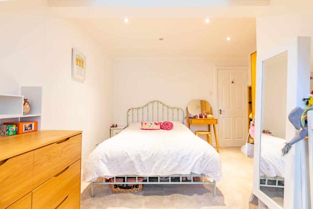 Additional image 15 of Grafton Close, St. Albans, Hertfordshire, AL4