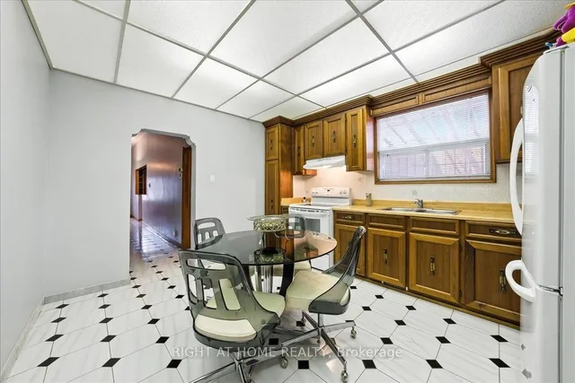 Additional image 17 of 449 Roxton Rd