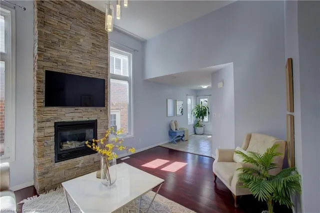 Additional image 8 of 365 Parkvale Dr