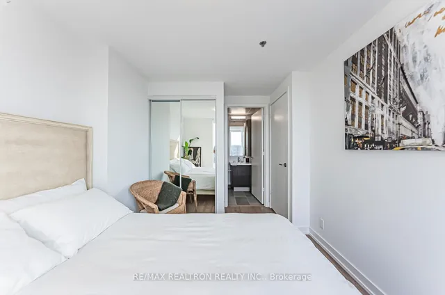 Additional image 30 of 203 College St Unit 2105