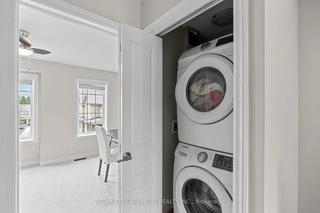 Additional image 24 of 215 Dundas St Unit 53