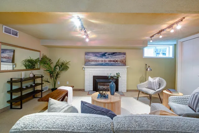 Additional image 14 of 16 Fallingbrook Rd