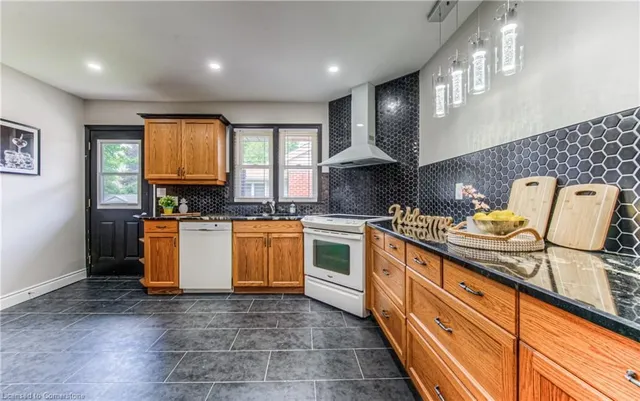 Additional image 25 of 271 Bedford Rd