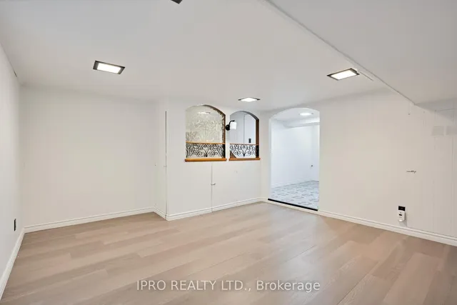 Additional image 33 of 96 Woodycrest Ave