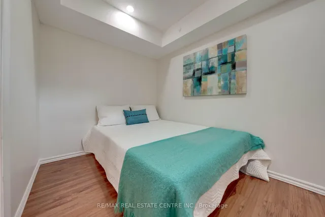 Additional image 30 of 32 Queen Anne Dr