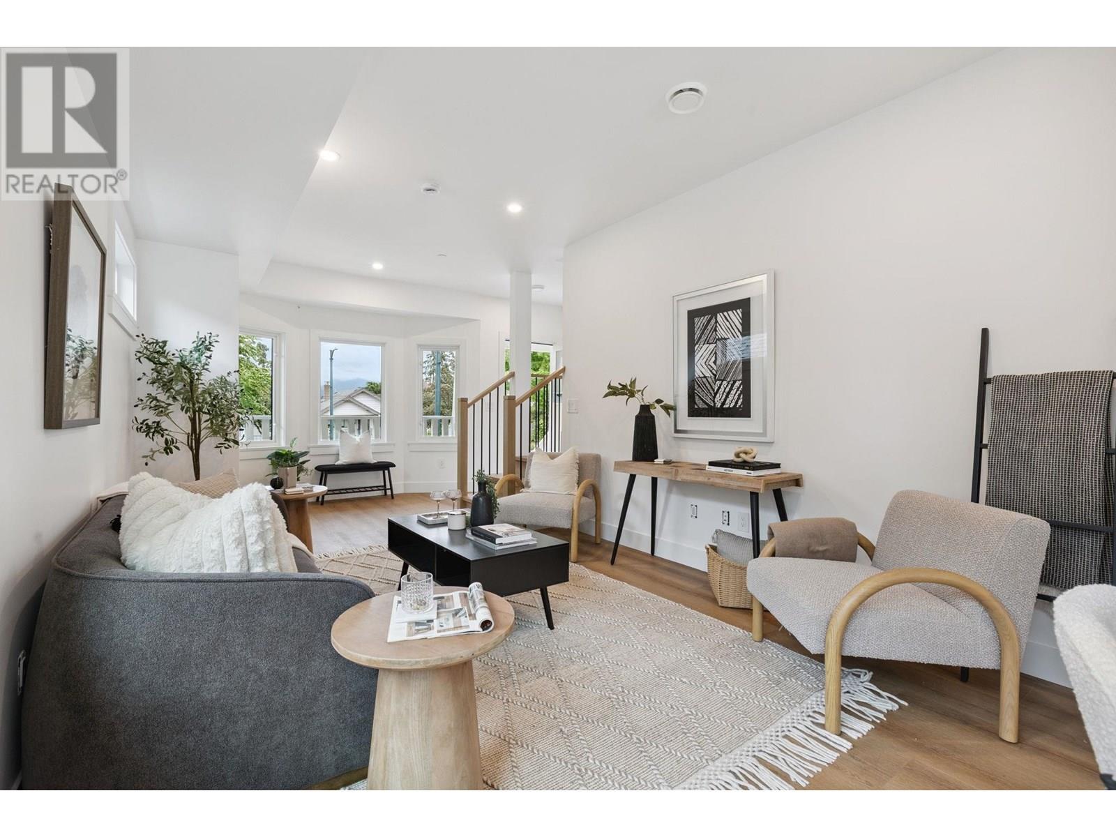 2528 MCGILL STREET|Vancouver, British Columbia V5K1H1