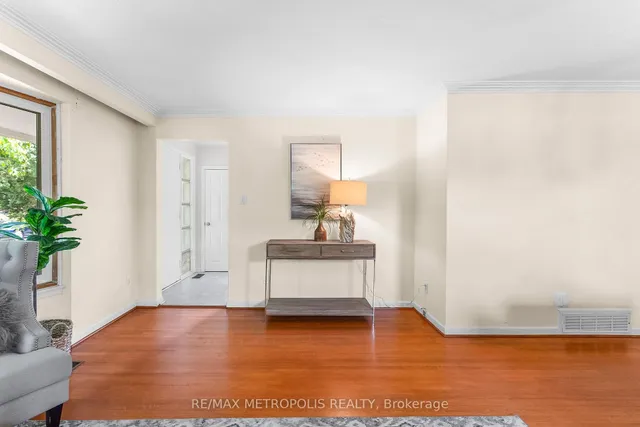 Additional image 10 of 154 Fitzgibbon Ave