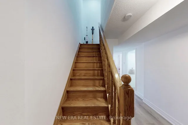 房产图片 35 - 1951 Rathburn Rd 单元 5