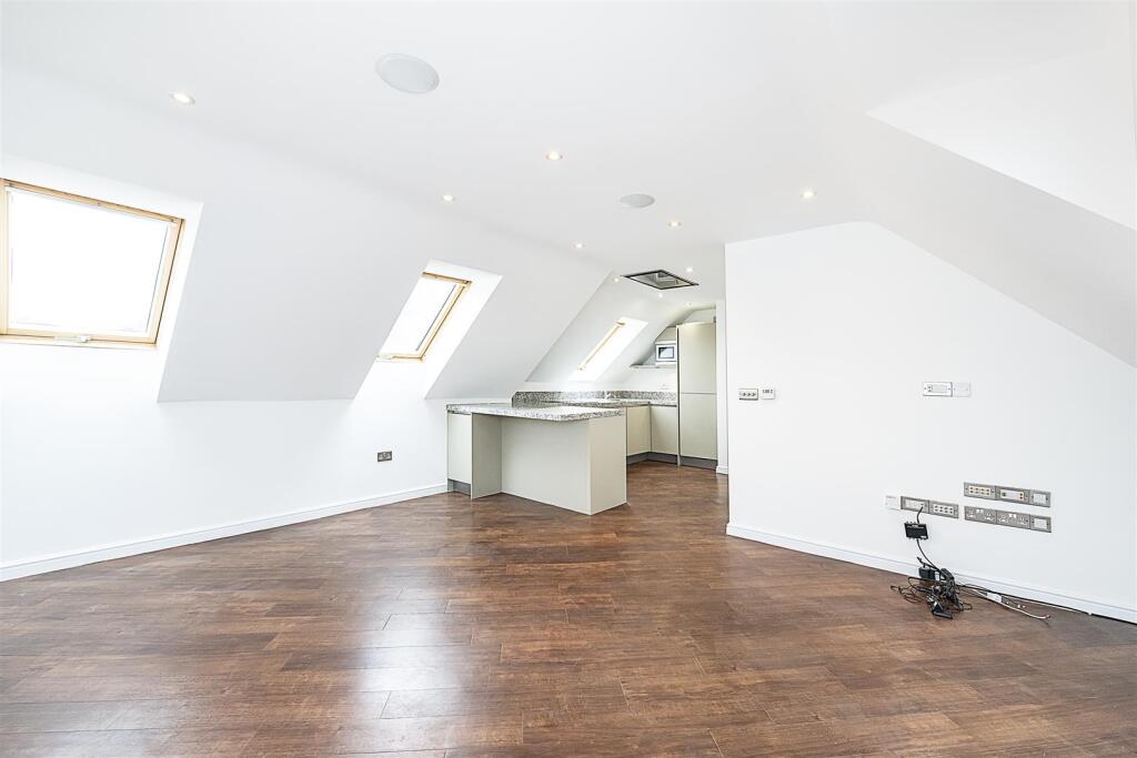 Additional image 5 of Kinsbourne Close, Harpenden