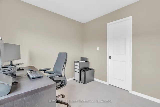 Additional image 24 of 939 Zeller Cres