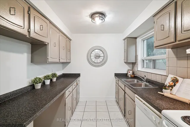 Additional image 12 of 14 Wimbledon Crt