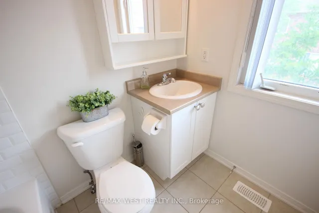 Additional image 30 of 57 Utopia Way