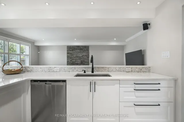 Additional image 16 of 205 Portage Lane